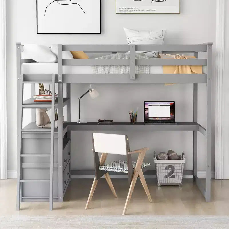 Letto a soppalco da una piazza e mezza/matrimoniale con scrivania e scaffali, struttura in legno di pino con due cassetti integrati