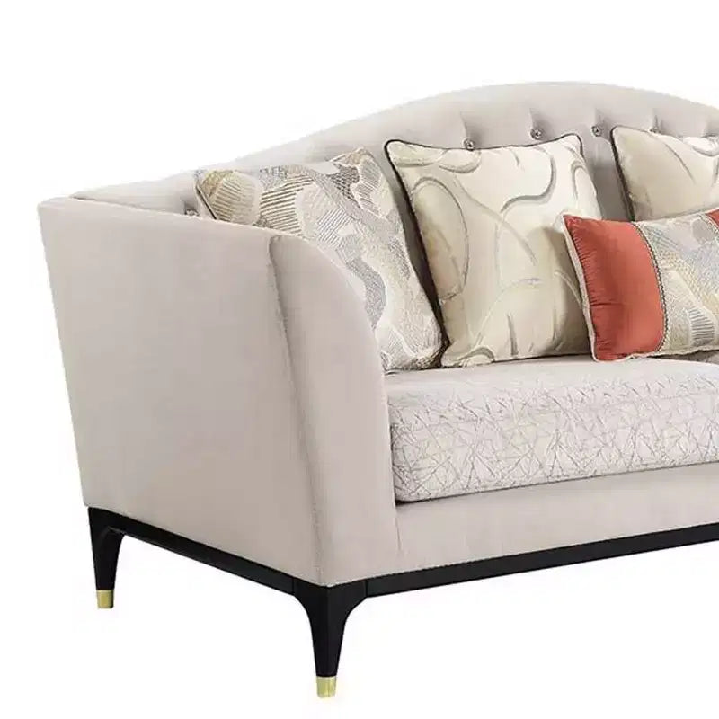 Divano Tayden 71" in velluto beige: trapuntatura in cristallo, dettagli dorati