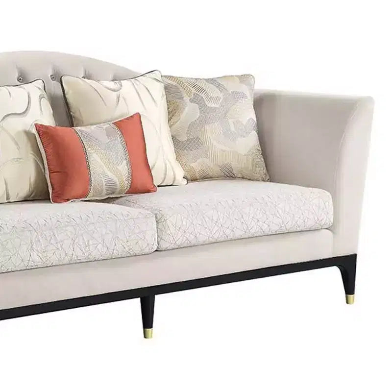 Divano Tayden 71" in velluto beige: trapuntatura in cristallo, dettagli dorati