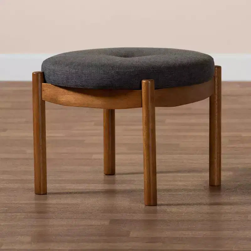 Poggiapiedi Pouf Iliana in Tessuto e Legno Grigio Scuro/Marrone Noce