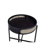 Tavolino d'appoggio Colson da 22" Finitura nera: Dettagli in rattan, Struttura in metallo, Piano in legno, Nessun assemblaggio richiesto