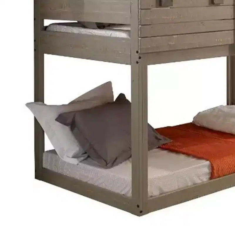 Letto a castello Darlene con soppalco e letto a castello 77" Rustic Gray: Legno massello di pino, sponde di protezione, scaletta, area giochi