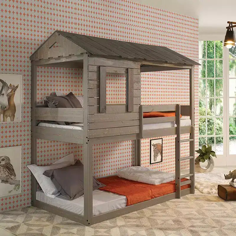Letto a castello Darlene con soppalco e letto a castello 77" Rustic Gray: Legno massello di pino, sponde di protezione, scaletta, area giochi