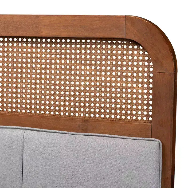 Testiera King Esti in tessuto e legno con rattan grigio chiaro/noce cenere: Design Mid-Century, 5 altezze regolabili