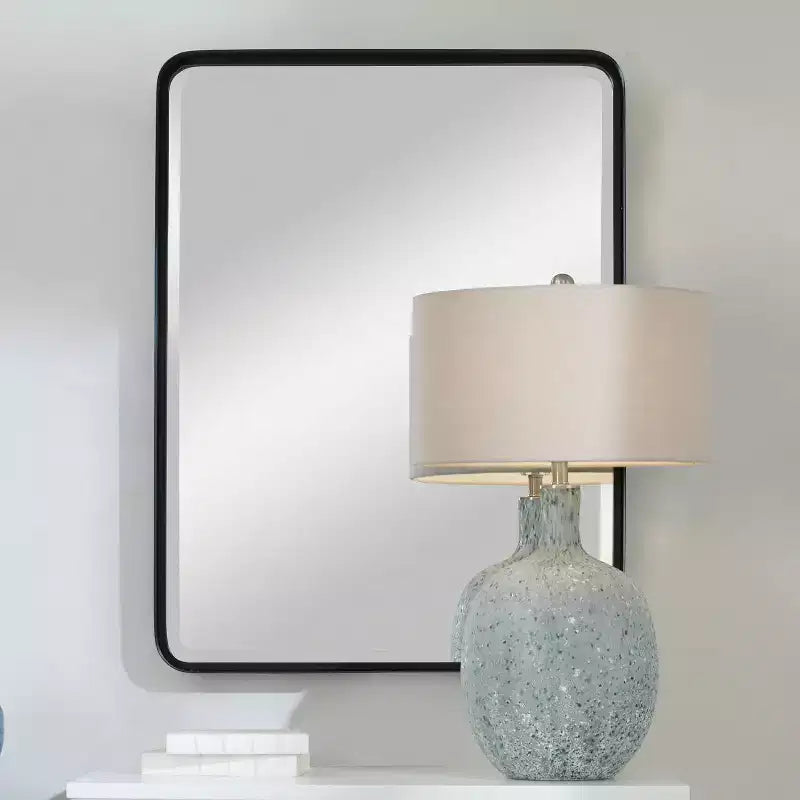 Specchio da Parete Decorativo Rettangolare per Vanity Moderno con Cornice in Ferro Nero Satinato Smussata, 30 Pollici di Larghezza, per Bagno, Camera da Letto, Soggiorno