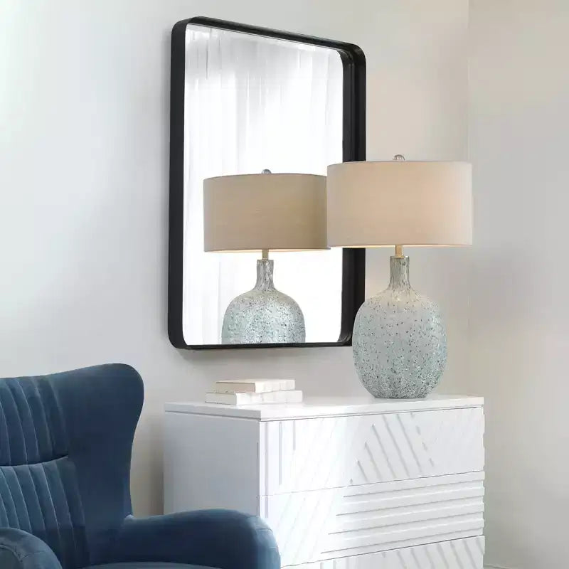 Specchio da Parete Decorativo Rettangolare per Vanity Moderno con Cornice in Ferro Nero Satinato Smussata, 30 Pollici di Larghezza, per Bagno, Camera da Letto, Soggiorno