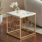 Tavolino d'appoggio quadrato Karin Modern Glam, 43 cm di larghezza, piano in finto marmo bianco e oro per soggiorno, camera da letto, comodino