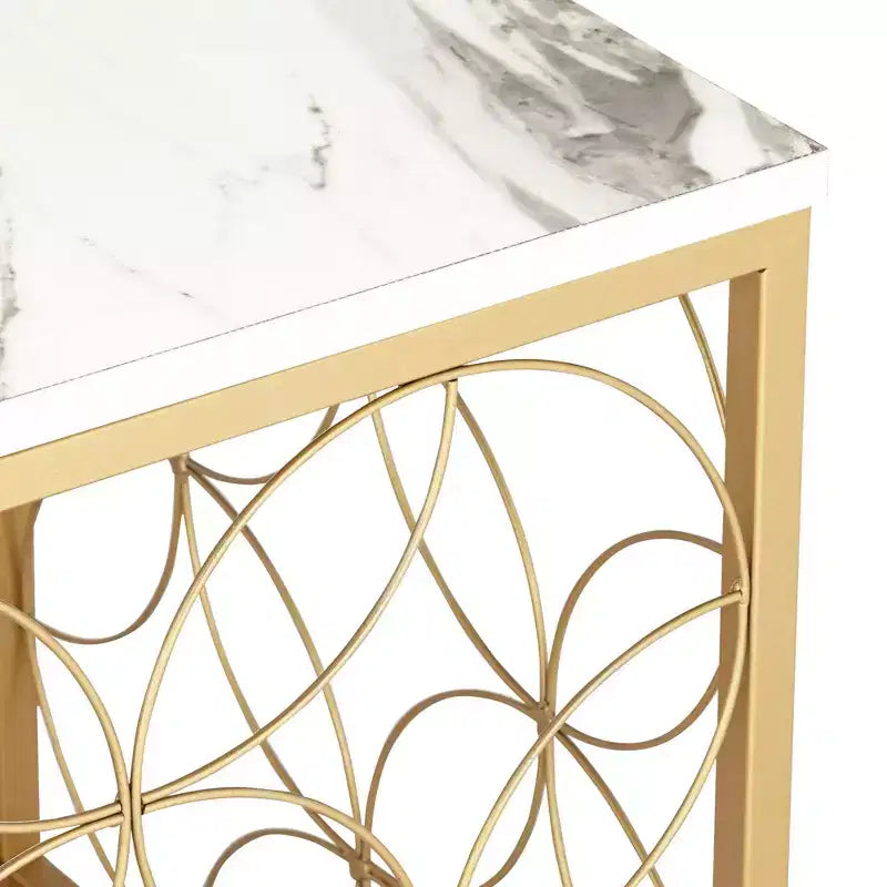 Tavolino d'appoggio quadrato Karin Modern Glam, 43 cm di larghezza, piano in finto marmo bianco e oro per soggiorno, camera da letto, comodino